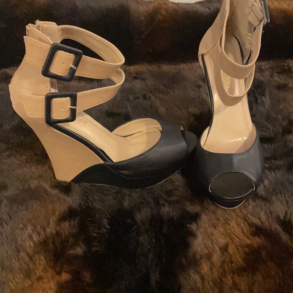 Sexy Black and nude / beige wedged heels - Picture 2 of 3
